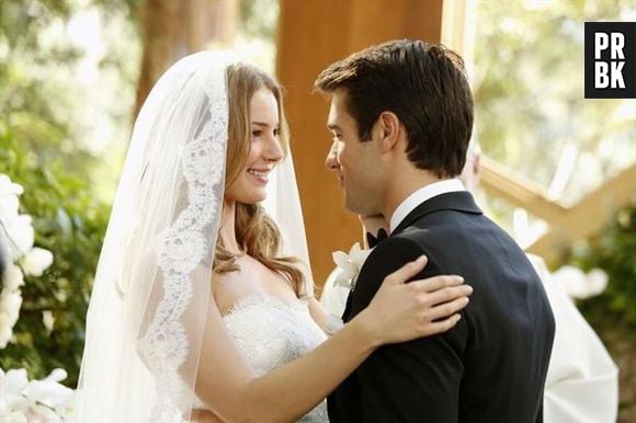 Emily (Emily VanCamp) comemora o casório com Daniel (Joshua Bowman) em "Revenge"