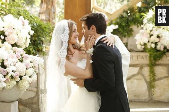 Daniel (Joshua Bowman) e Emily (Emily VanCamp) se casarão em "Revenge"