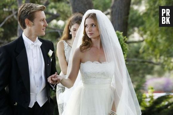 Emily (Emily VanCamp) entrará acompanhada de Nolan (Gabriel Mann) em "Revenge"