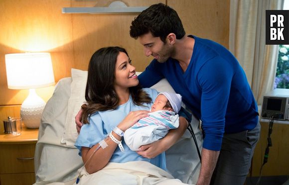 Em "Jane The Virgin", o bebe de Jane (Gina Rodriguez) e Rafael (Justin Baldoni) nasce!
