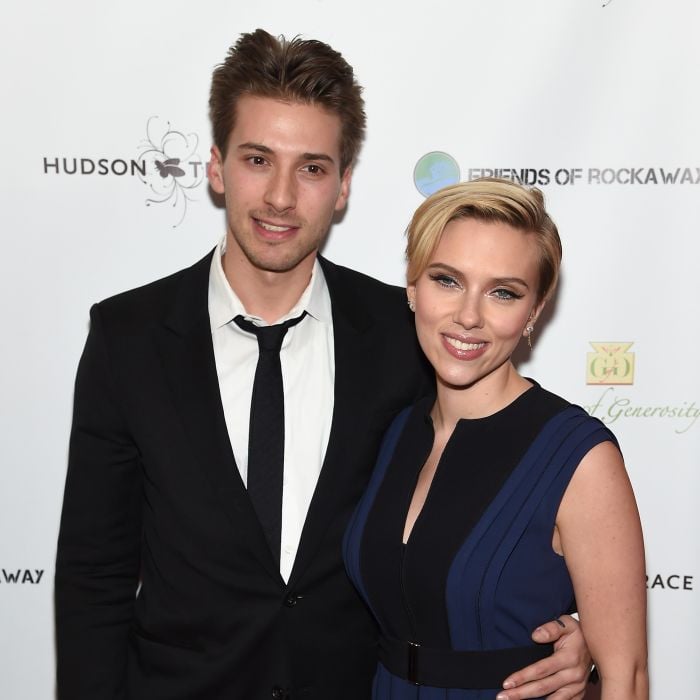  Scarlett Johansson tem v&amp;aacute;rios irm&amp;atilde;os, um deles g&amp;ecirc;meo, o tamb&amp;eacute;m ator, Hunter 