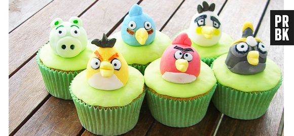 O que dizer sobre os personagens de "Angry Birds" enfeitando estes cupcakes?!