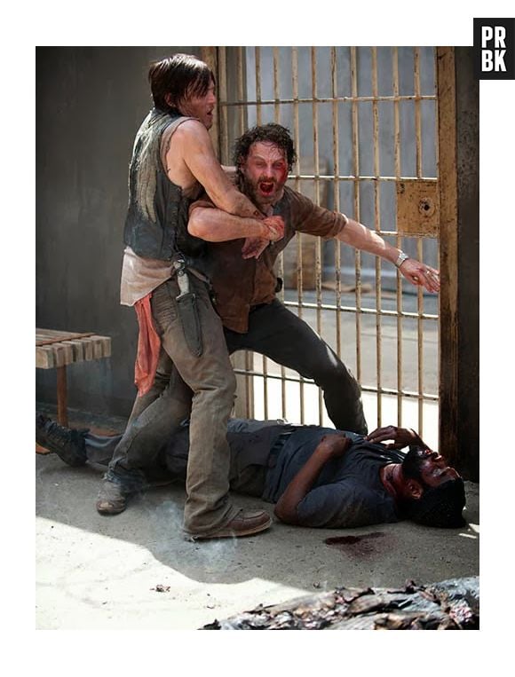 Em "The Walking Dead", Rick (Andrew Lincoln) bateu muito em Tyreese (Chad L. Coleman) e teve até que ser segurado!