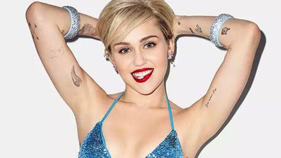 Miley Cyrus comenta tatuagens de fã em sua homenagem: "são muito feias"