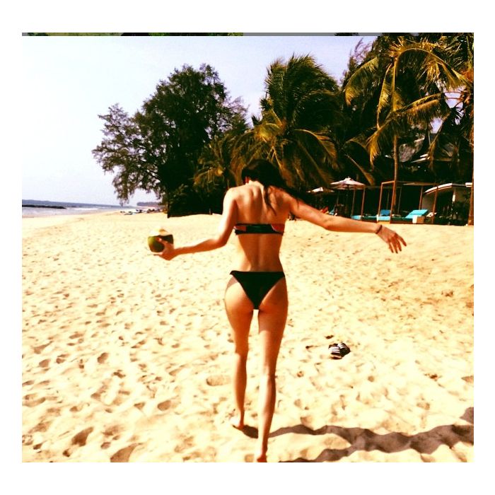  Vale foto na praia? Para Kendall Jenner, vale tudo! 