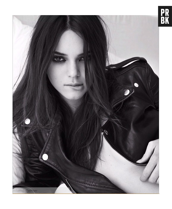 Mordida na boca para deixar a foto mais sexy? Kendall Jenner domina essa arte!