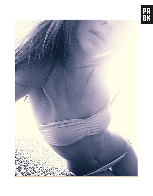 E essa foto da Kendall Jenner mostrando o biquíni do dia? 