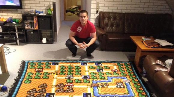 Fã de "Super Mario Bros." passa 6 anos criando incrível tapete de crochê inspirado em mapa do game!