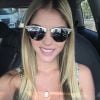 Porque mostrar o decote em uma selfie no carro também está valendo para Bárbara Evans!