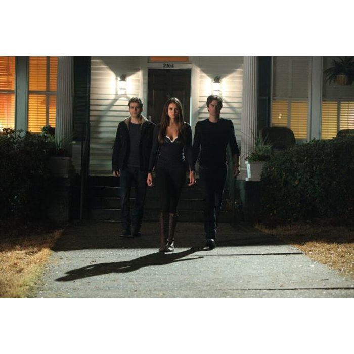 Stefan (Paul Wesley), Elena (Nina Dobrev) e Damon (Ian Somerhalder) sofreram na mão de Katherine (Nina Dobrev) em &quot;The Vampire Diaries&quot;