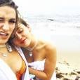  Miley Cyrus curte foto com amiga e posta selfie no Instagram 