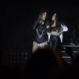  Ivete Sangalo sensualizou com Anitta no palco do "Ch&aacute; da Alice" no Rio de Janeiro 