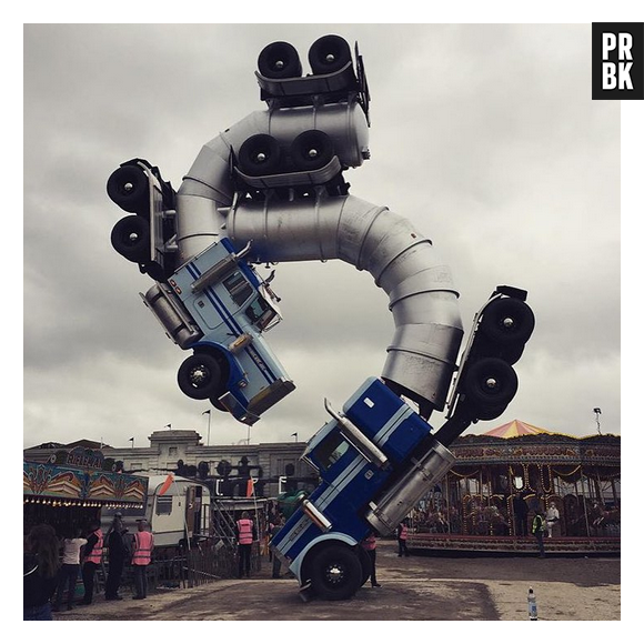 Olha que incrível esse trem virado ao contrário?