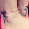 Já essa tatuagem representa bem aquela amizade que vive fofocando da vida dos outros, não é mesmo?