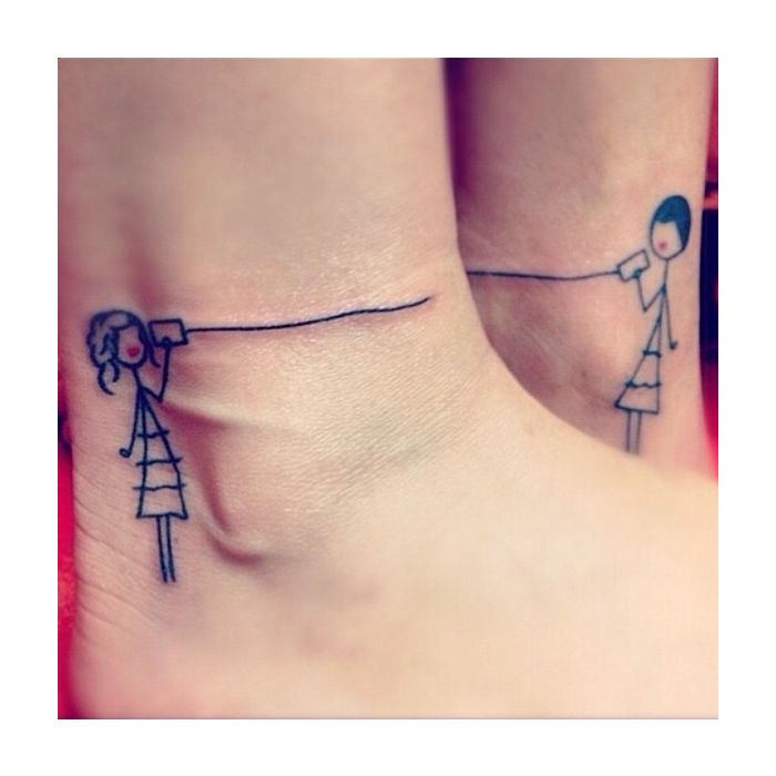  Já essa tatuagem representa bem aquela amizade que vive fofocando da vida dos outros, não é mesmo? 