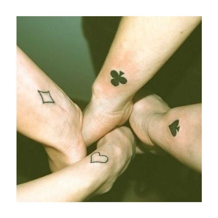  Grupos de amigos também podem fazer uma tatuagem como essa em conjunto, o resultado ficou show 