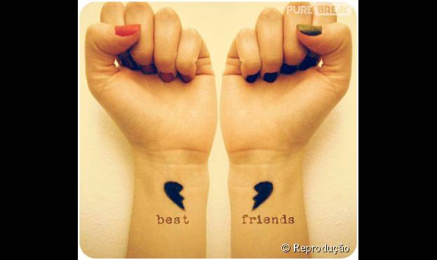 Amigos também se amam e podem deixar isso registrado para sempre em forma de tatuagem!