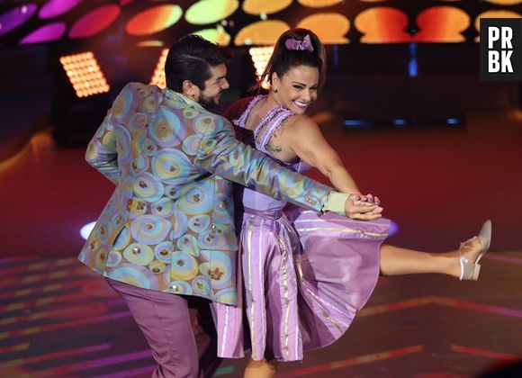 Viviane Araújo assume primeira colocação da "Dança dos Famosos 2015" no ritmo de rock