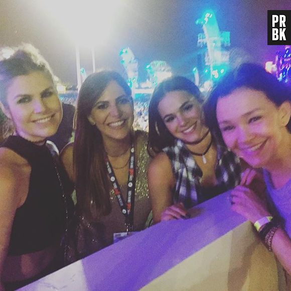 Bruna Marquezine se divertiu muito ao lado da amiga Carol Sampaio no Rock in Rio 2015