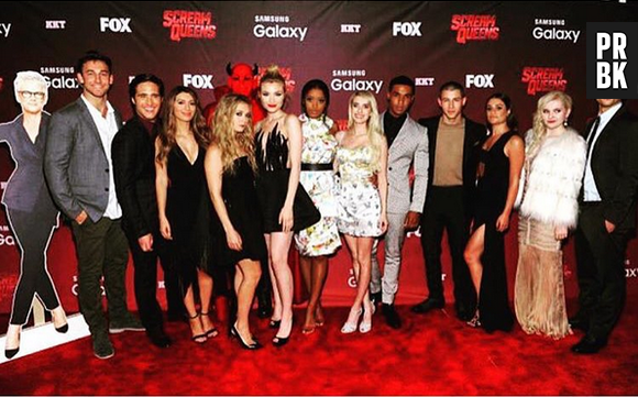 Nick Jonas postou uma foto no Instagram ao lado do elenco completo de "Scream Queens"