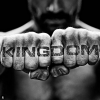 Nick Jonas, de "Scream Queens", interpretou o personagem Nate Kulina na série "Kingdom", que também é homossexual
