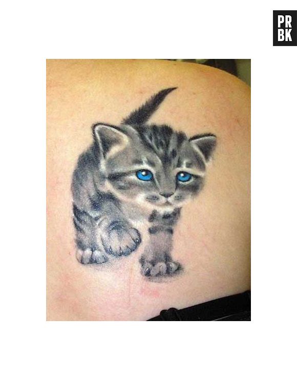 Essa tatuagem de gatinho ficou tão bonita, que até parece ter sido em 3D