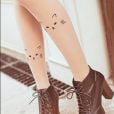 Olha só que charme essa tatuagem de gatinho na perna!