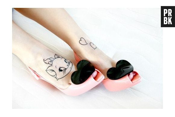 Muito amorzinho essa tatuagem da gatinha Marie, ainda mais com essa sapato super fofo