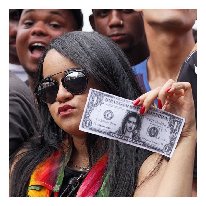 Bitch Better Have My Money! Fãs da Rihanna mandaram ver no Rock in Rio 2015