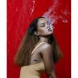 Rihanna faz fumaça em ensaio fotográfico para a revista Fader