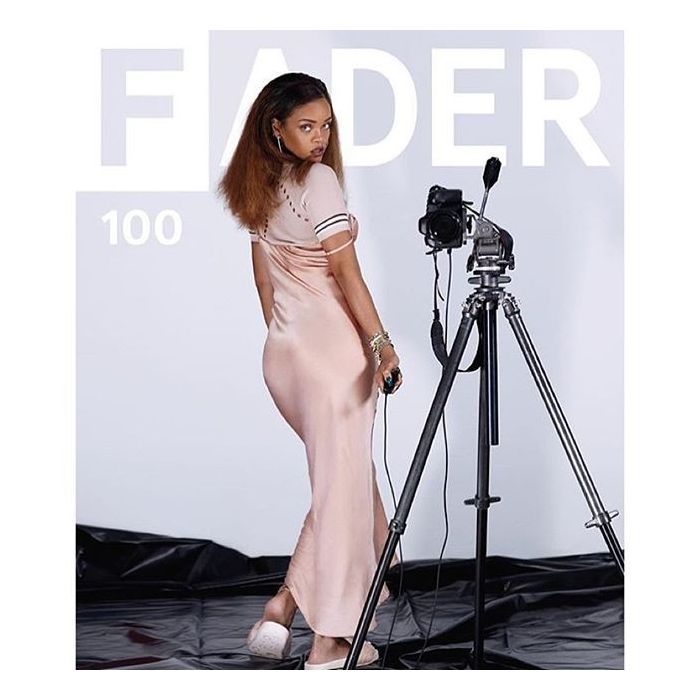 Rihanna estampa capa e recheio da revista Fader com sessão de fotos polêmica