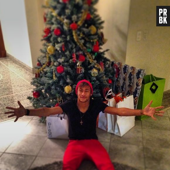 Neymar também passou o Natal longe de Bruna Marquezine. O craque aproveitou para curtir as festas de fim de ano com a família e com os amigos