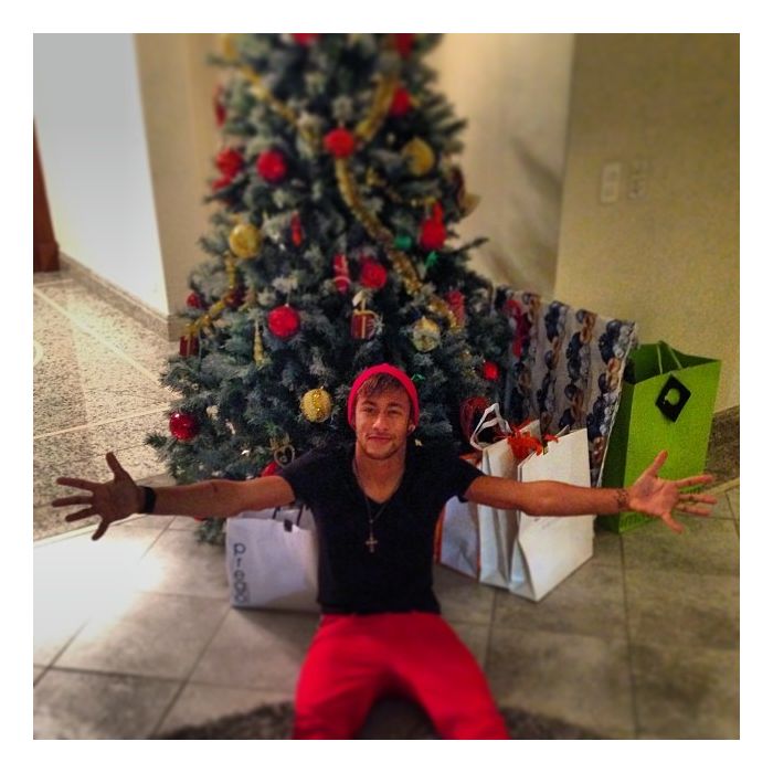 Neymar também passou o Natal longe de Bruna Marquezine. O craque aproveitou para curtir as festas de fim de ano com a família e com os amigos