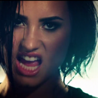 Demi Lovato libera clipe de "Confident" onde é uma prisioneira cheia de ódio!