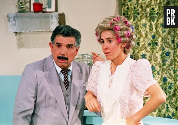 Professor Girafales (Rubén Aguirre) e Dona Florinda (Florinda Meza) protagonizaram novamente suas cenas engraçadas em "Chaves"