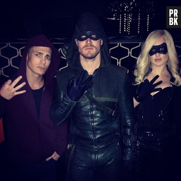 Stephen Amell, Colton Haynes e Katie Cassidy fazendo carão nos bastidores de "Arrow"
