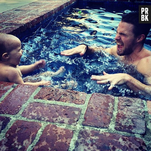 Stephen Amell é uma pai super divertido. Tem como não amar?