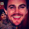 Stephen Amell é do tipo que sabe rir de si mesmo!