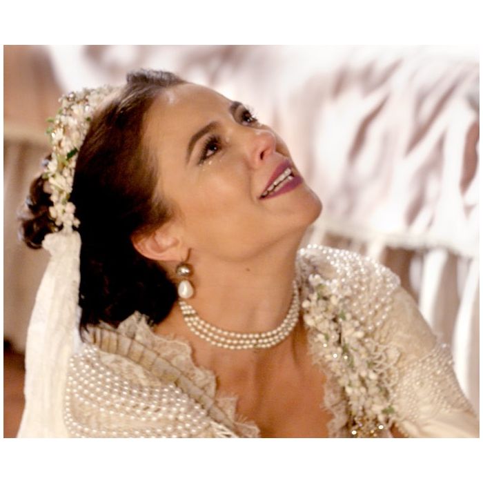Melissa (Paolla Oliveira) implora para Felipe (Rafael Cardoso) continuar o casamento em &quot;Além do Tempo&quot;