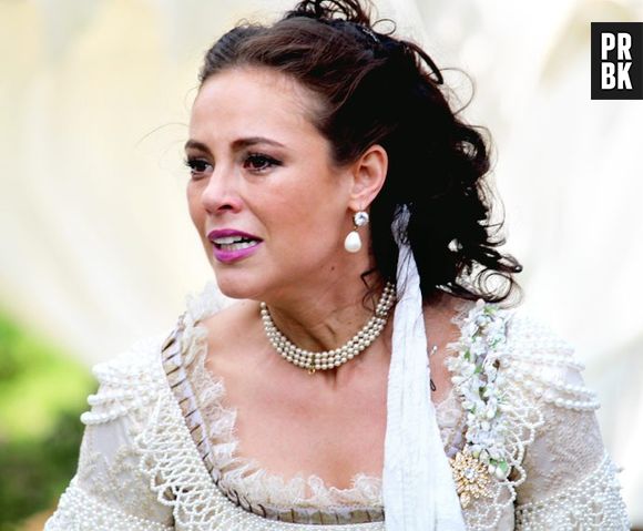 Melissa (Paolla Oliveira) diz que Felipe (Rafael Cardoso) é apaixonado por Lívia (Alinne Moraes) em "Além do Tempo"