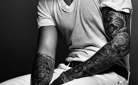 Justin Bieber divulga capas do novo álbum "Purpose" nas versões para o Oriente Médio