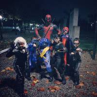 Ryan Reynolds vira Deadpool no Halloween e posta vídeo com crianças vestidas de X-Men. Assista!