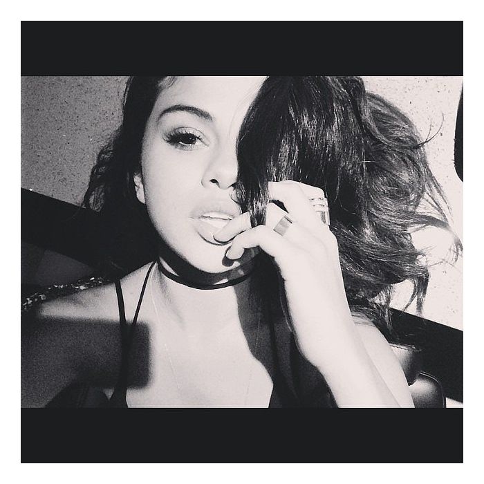 Selena Gomez sabe tirar uma boa selfie e ficar linda nela