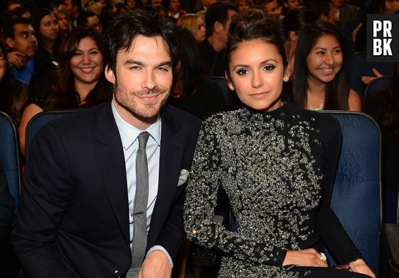 Ian Somerhalder e Nina Dobrev sentaram juntos no "People's Choice Awards"