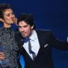 Nina Dobrev se divertiu com Ian Somerhalder no "People's Choice Awards"