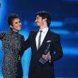 A dupla Nina Dobrev e Ian Somerhalder mostra que são grandes amigos no "People's Choice Awards"