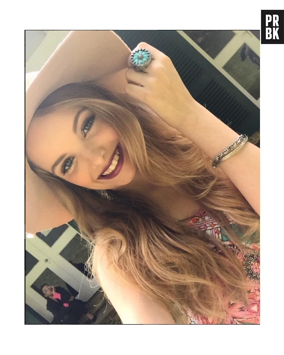 Giovanna Chaves, de "Cúmplices de um Resgate", arrasa nos acessórios e na make