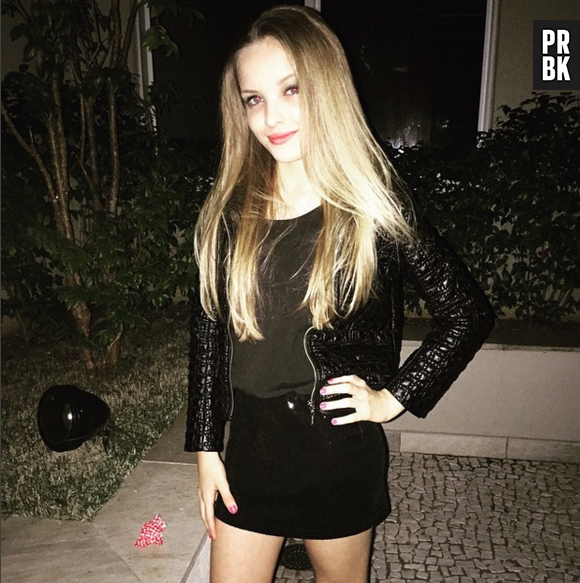 Giovanna Chaves usa um pretinho básico para curtir a noite!