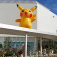 A frente da loja "Pokémon Expo Gym", que leva o universo do jogo aos fãs