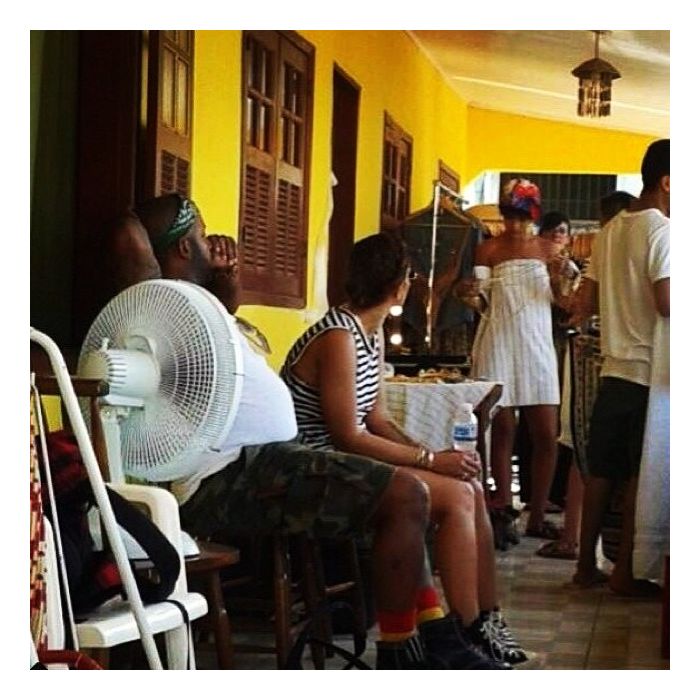 Veja a primeira foto de Rihanna no Brasi! Ela está no Rio para fotografar para a revista &quot;Vogue Brasil&quot;